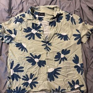Men’s beachy button up shirt